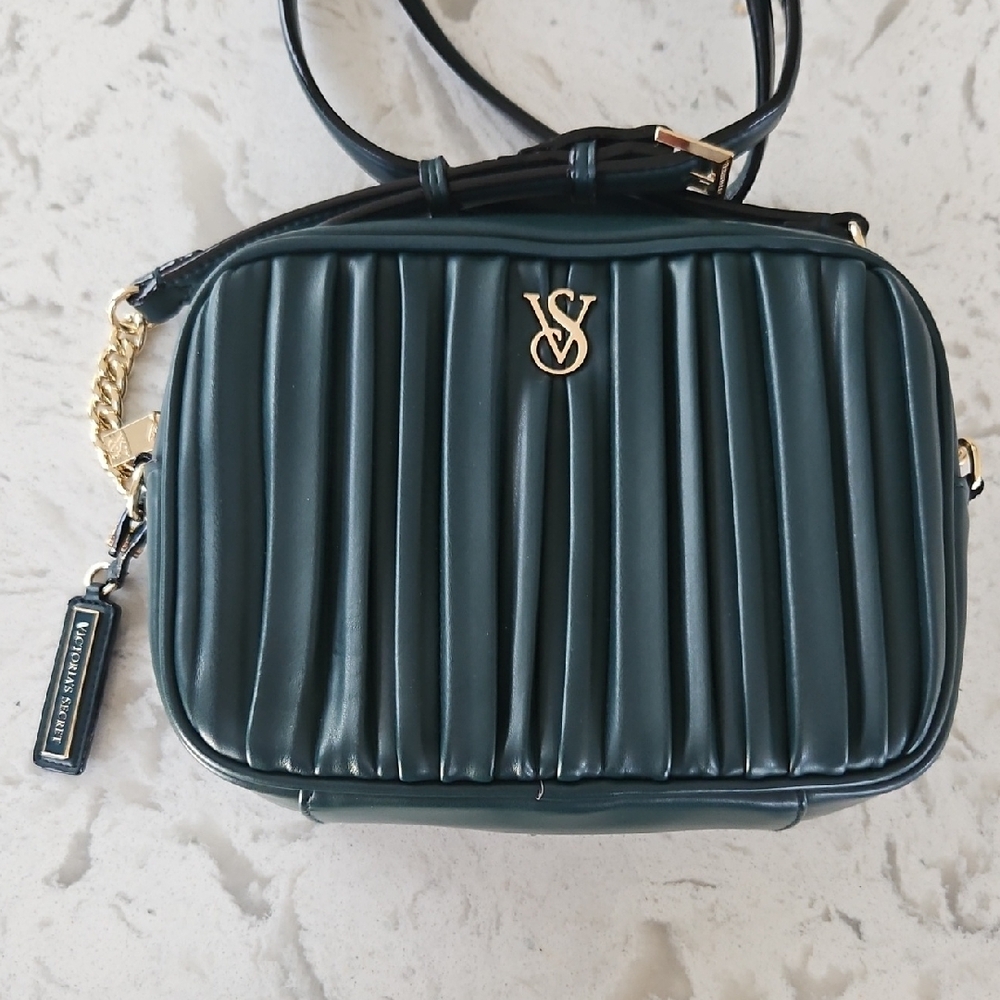 The Victoria Top-Zip Crossbody Purse Victoria's Secret Green Gold Logo Zip Chain